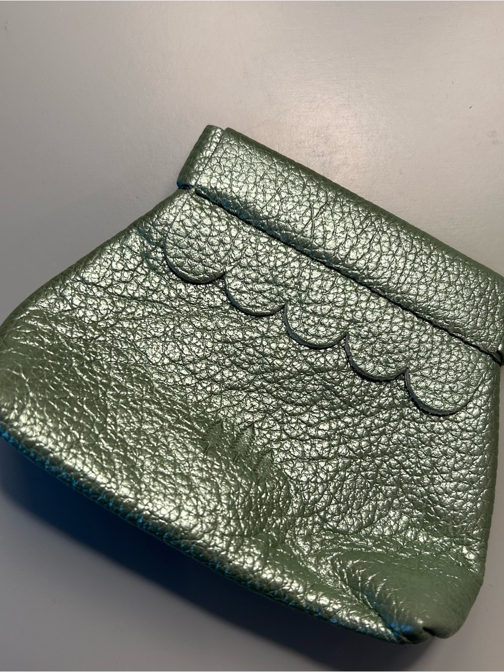 Portland Leather Goods Green Metallic Scallop Leather Coin Penny Pouch - Picture 2 of 9